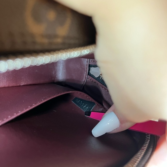 ❣️SOLD❣️Louis Vuitton Monogram Toiletry Case - Picture 11 of 11